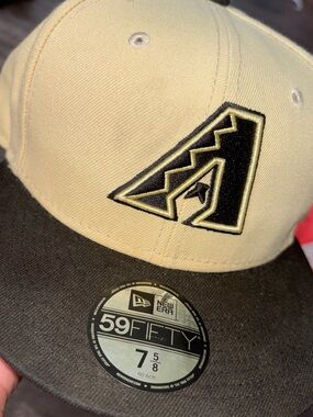 9fifty Two-Tone Fitted Cap in Cream and Black with A Logo